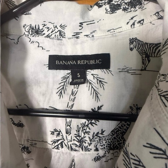 Banana Republic Safari Print Sleeveless Collard Button-Up Top Giraffe sz Small - Picture 3 of 7